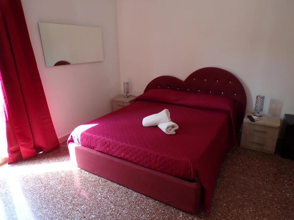 Nuova Aurora Rent Rooms Roccalumera 0*,  Italia