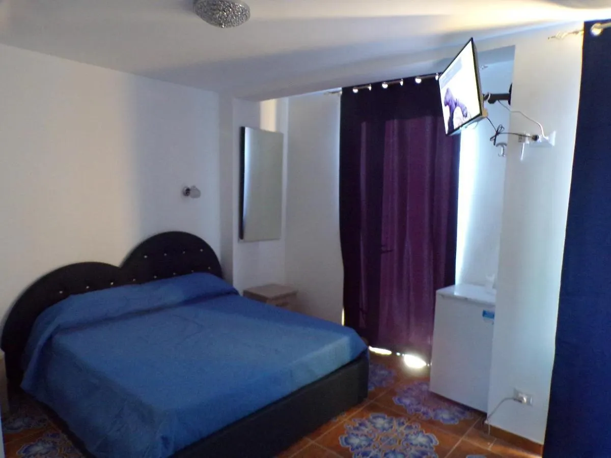 Nuova Aurora Rent Rooms Roccalumera 0*,  Italia