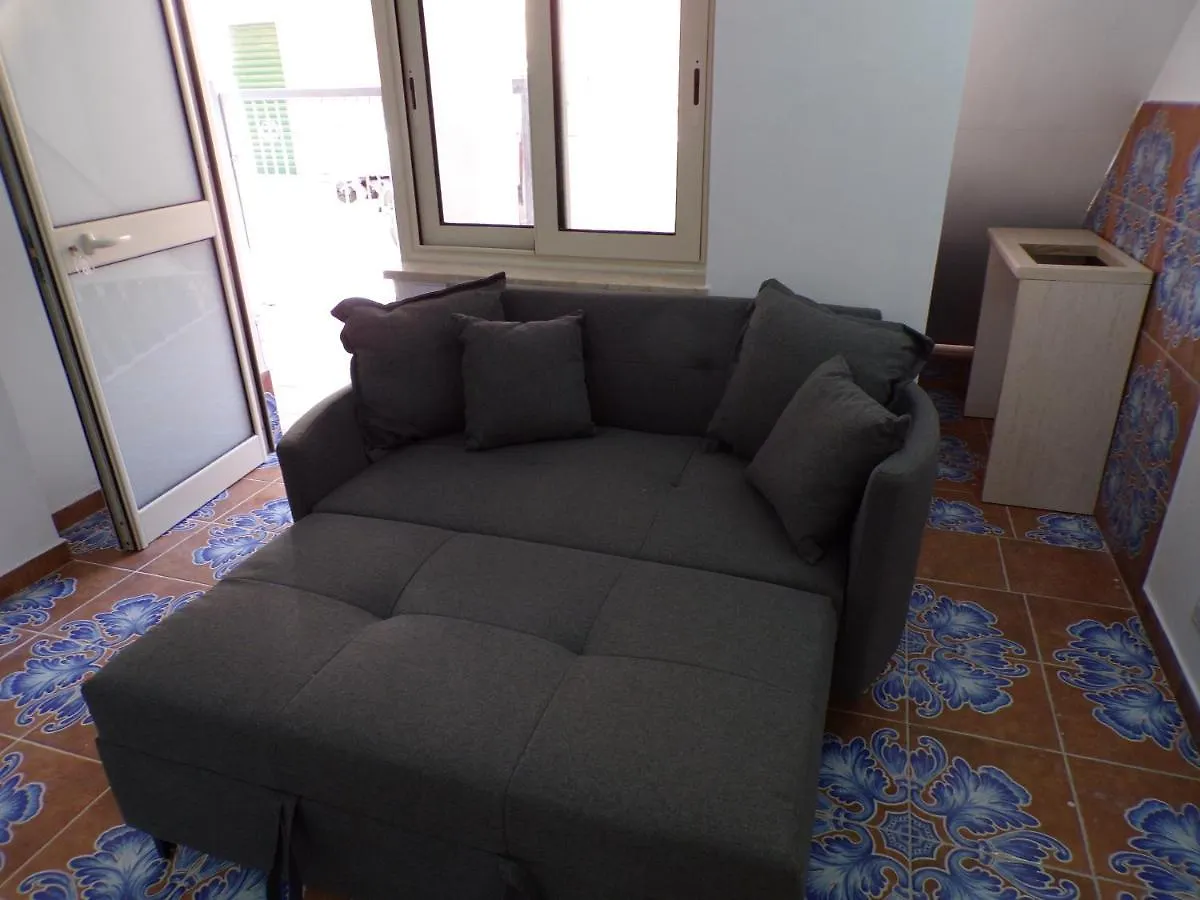 Nuova Aurora Rent Rooms Roccalumera Guest house