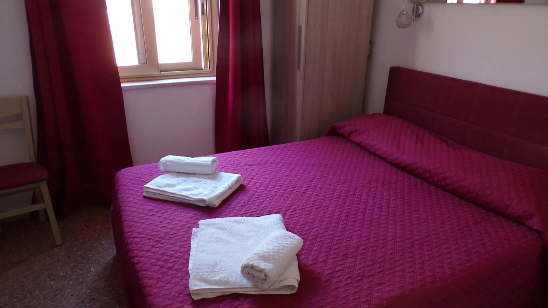Nuova Aurora Rent Rooms Roccalumera Guest house