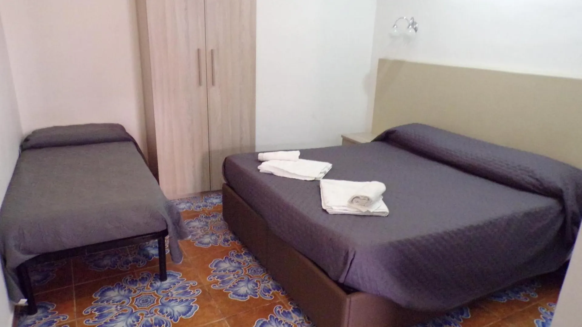 Nuova Aurora Rent Rooms Roccalumera 0*,  Italy